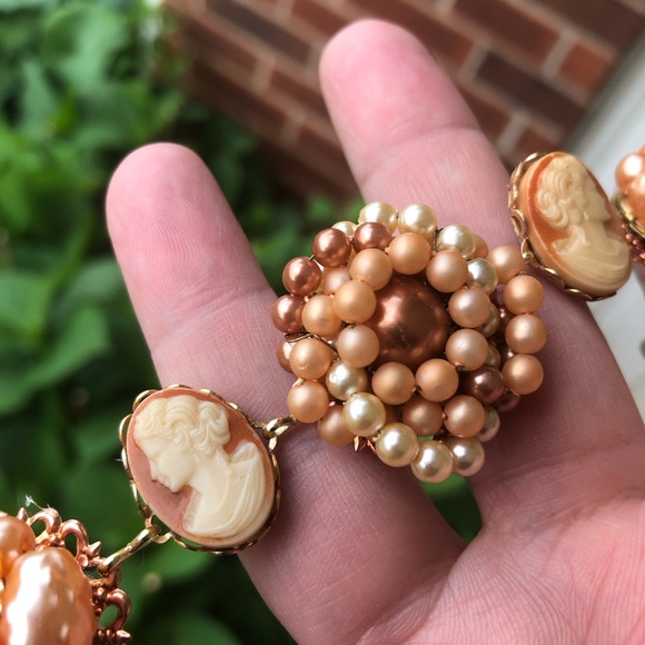 “Peaches and Cream” 🍑🍨 Hand crafted bracelet from repurposed vintage earrings - Picture 3 of 7